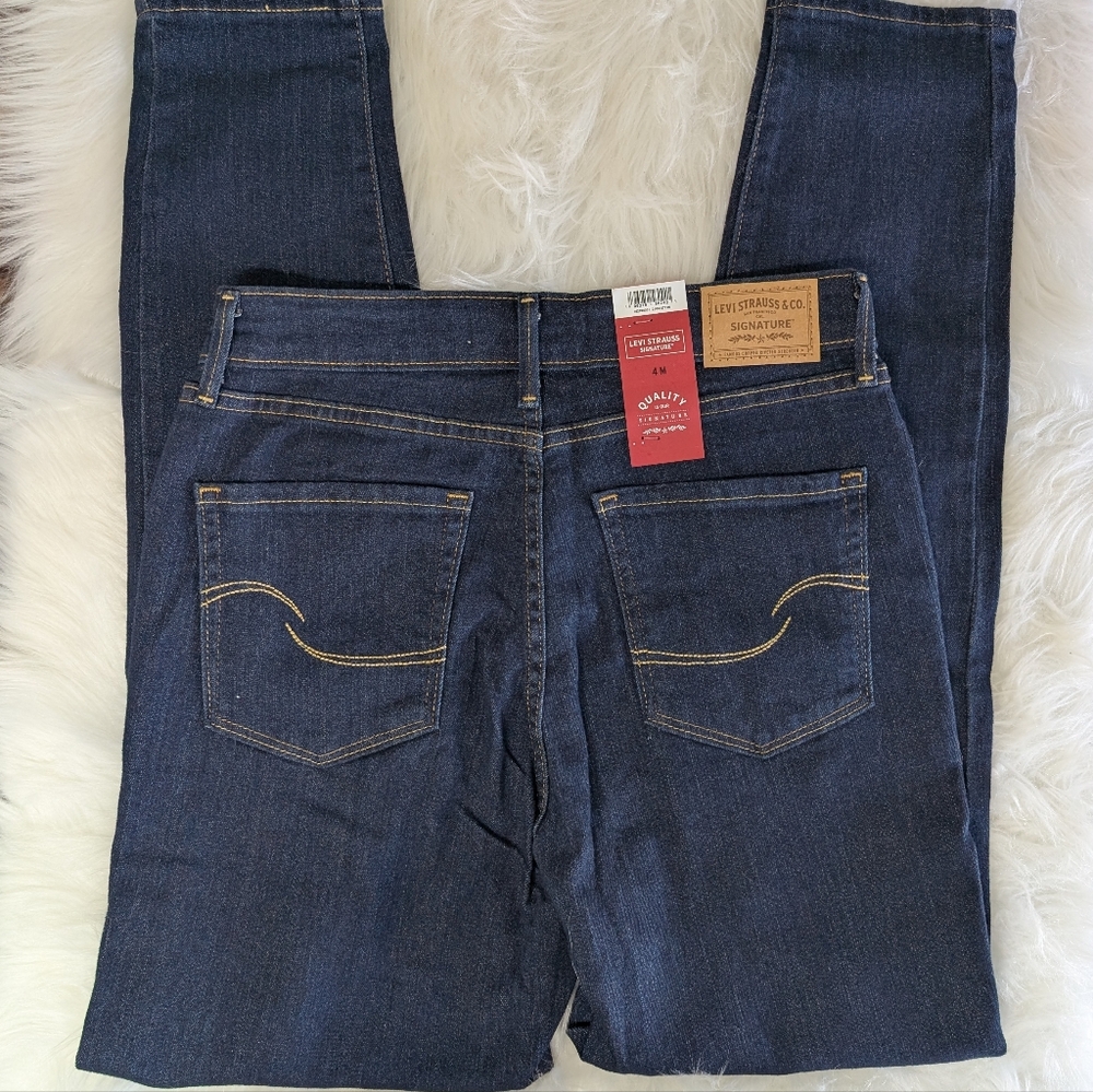 ❌SOLD❌Levi's Women's Soft Stretch High Waist Skinny Jeans, Classic Dark Wash, 27 - Picture 4 of 11